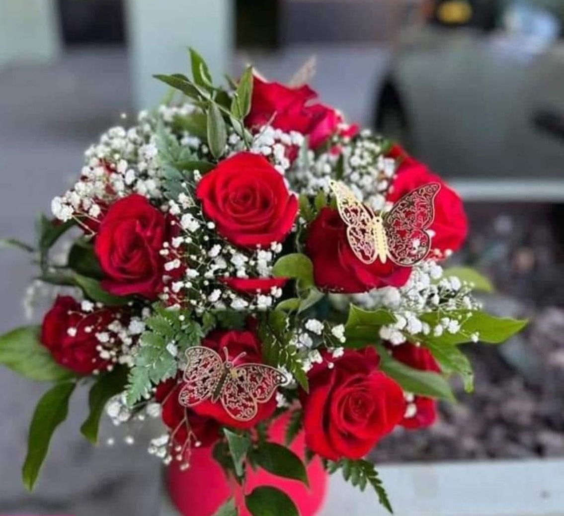 Box of 6" Roses
